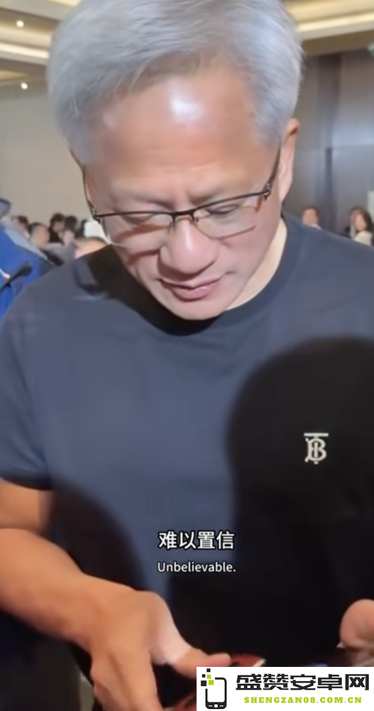 黄仁勋大赞华为三折叠屏手机：不可思议 非常适合我