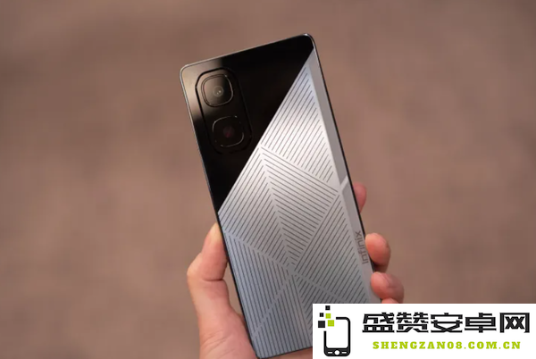 外媒评出MWC 2025五大奇特智能手机 传音占据三款