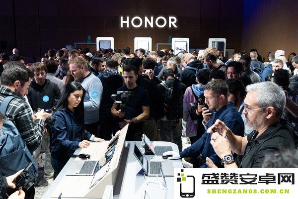荣耀阿尔法计划发布 从手机制造商向AI终端公司转型