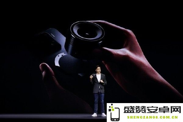 在今年MWC展会上 小米重磅推出了一款创新“相机”产品