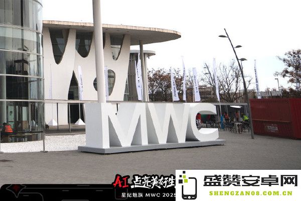 星纪魅族惊艳发布MWC 2025全新机型 颠覆性外观设计引全球瞩目