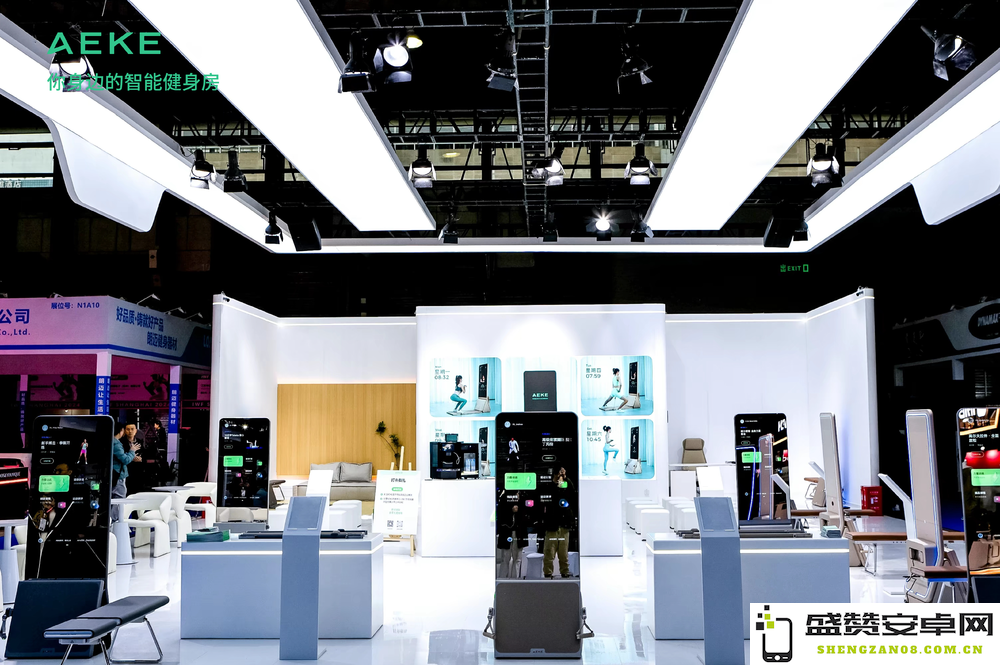 奥运冠军林丹亲临AEKE新品发布会，深度体验AEKE力量镜A1揭秘精彩瞬间