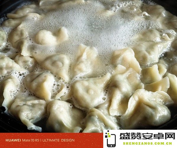 用华为Mate70红枫影像拍新年：中年将至 方感年之残酷