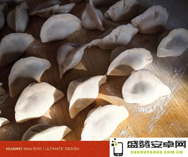 用华为Mate70红枫影像拍新年：中年将至 方感年之残酷
