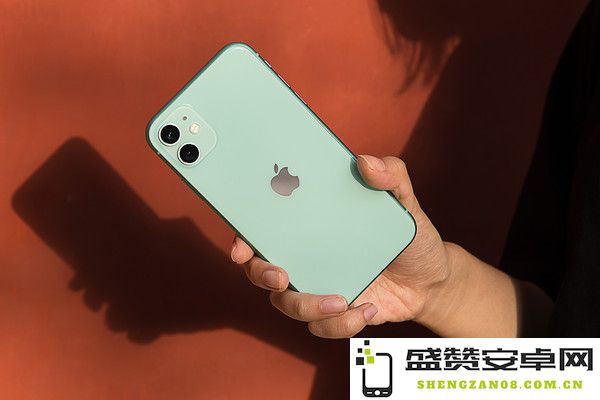 iOS 18.3系统重磅回归：iPhone 11系列专属升级-流畅度飙升